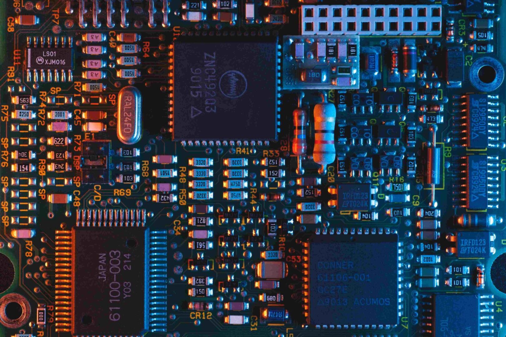 A close up of some electronic components on a circuit board